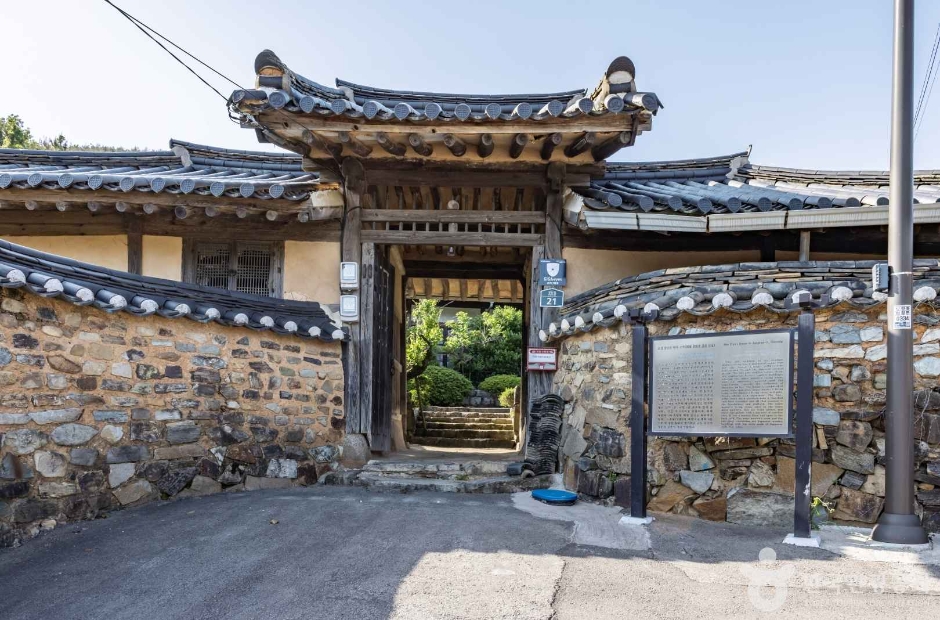 Goseong Jangsan-ri Heo Family Old House