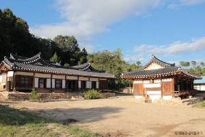 청송 평산신씨 판사공파 종택과 분가 고택