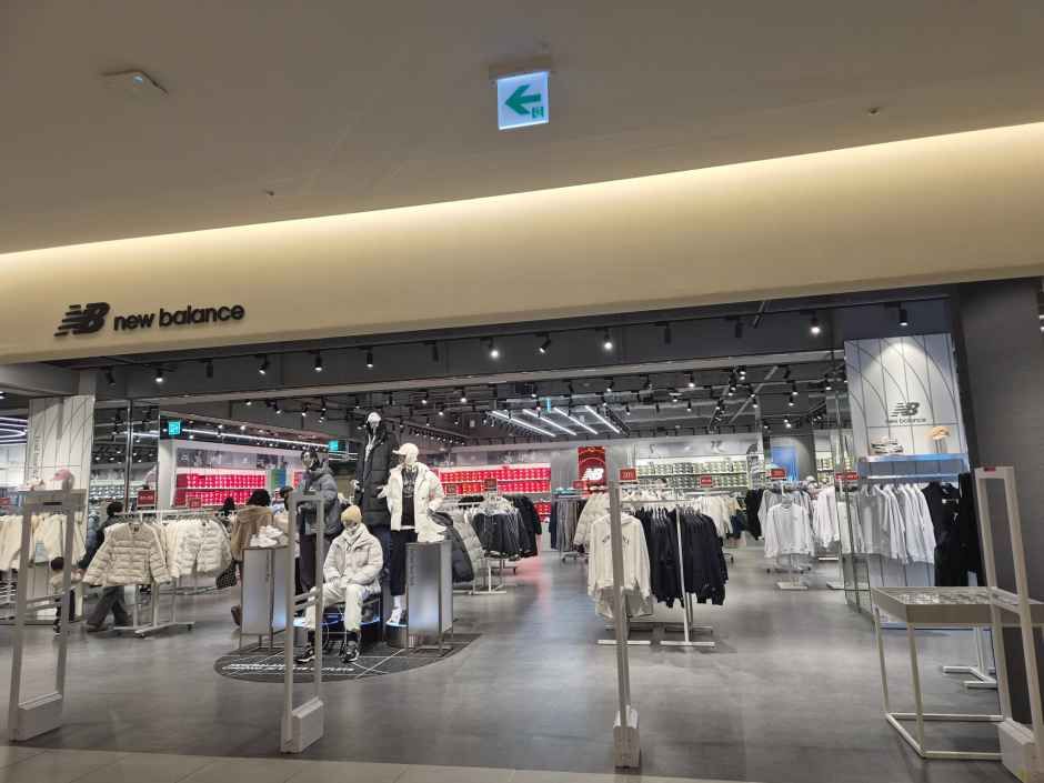 [事後免税店] New Balance（ニューバランス）・ロッテアウトレットチョンジュ（淸州）店(뉴발란스 롯데아울렛 청주점)