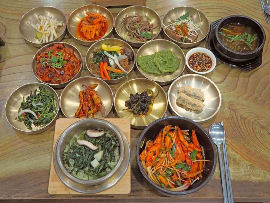 A full spread of dishes made with eosuri greens