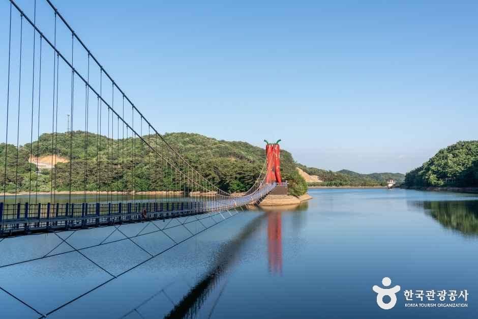 천장호 출렁다리