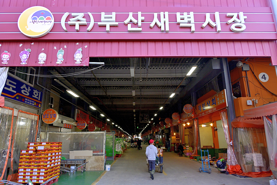Busan Saebyeok Market