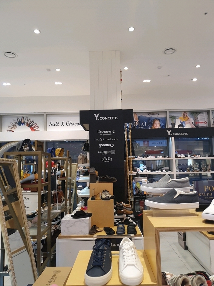 Wing S Foot Y.concepts - Lotte Gimhae Branch