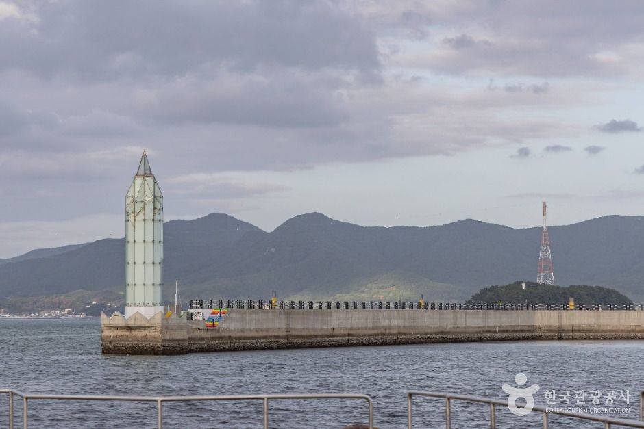 道南港 东防波堤灯塔