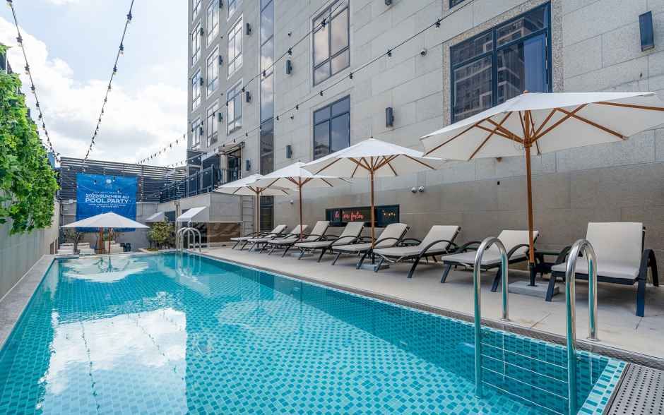 대구_2월 호텔 더시그니처 동성로점_수영장 (1).jpg