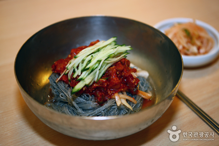 Ojangdong Hamheung Naengmyeon (오장동 함흥냉면)