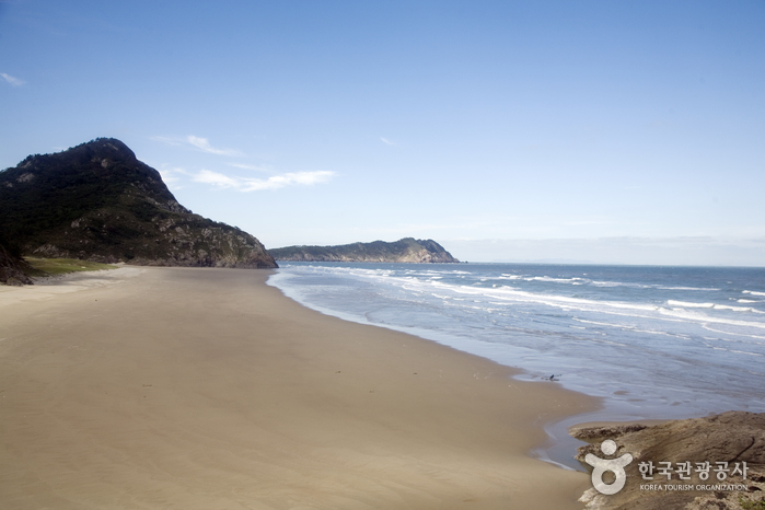 Ttibat-neomeo Beach