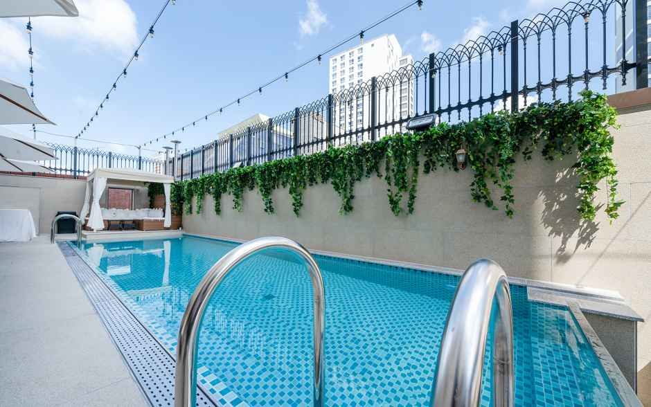 대구_2월 호텔 더시그니처 동성로점_수영장 (2).png