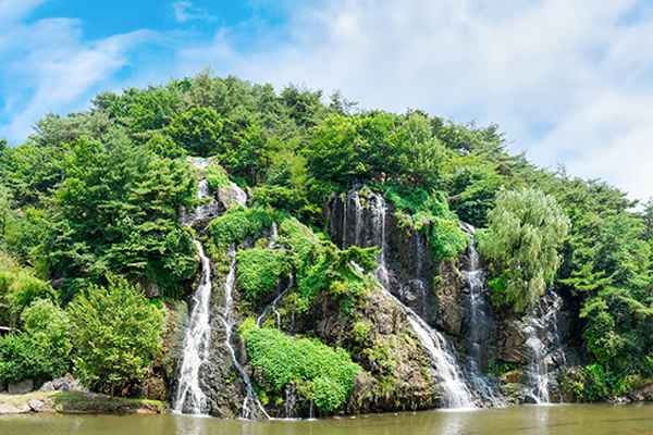 “Urban Healing Spot” Experience Programs at Hongjepokpo Falls