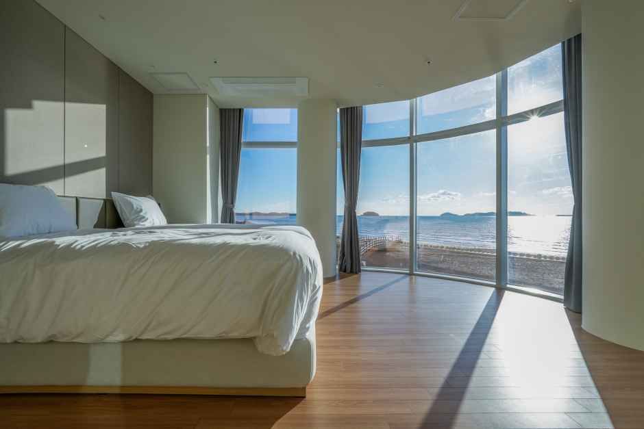 “Stay Package” Featuring Overnight Accommodations