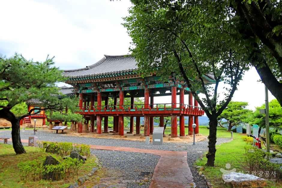 제천 청풍 한벽루 - 충청북도 제천시 청풍면 청풍호로 2048 관광 명소