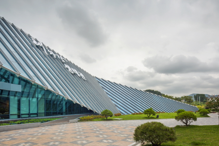 Taehwagang Ecological Center