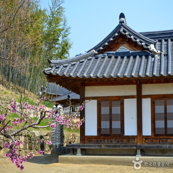 沃川 陸英修生家