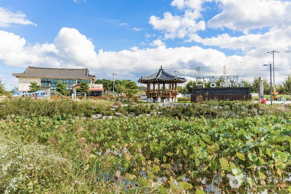 茶松虹梅花村