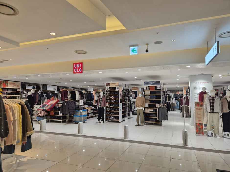 UNIQLO 现代百货忠清店
