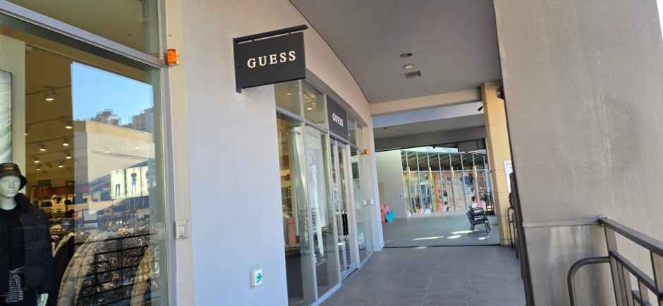Guess 乐天Premium奥特莱斯 金海店