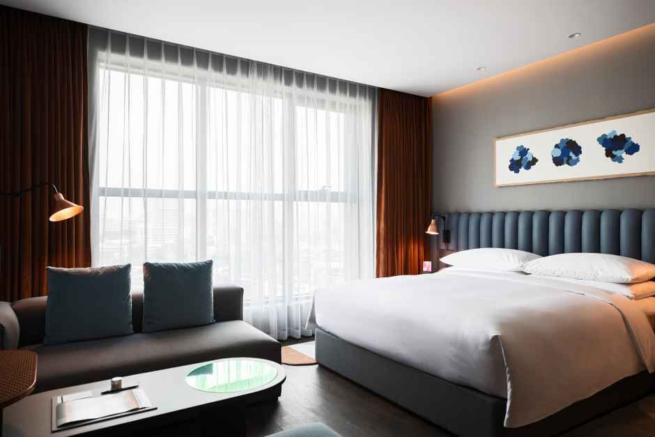 서울_라이즈오토그래프컬렉션_EDITOR ROOM (1).jpg