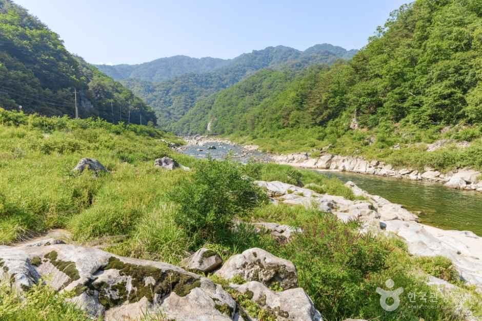 인제_내린천 포트홀 (강원평화지역 국가지질공원) (2).jpg