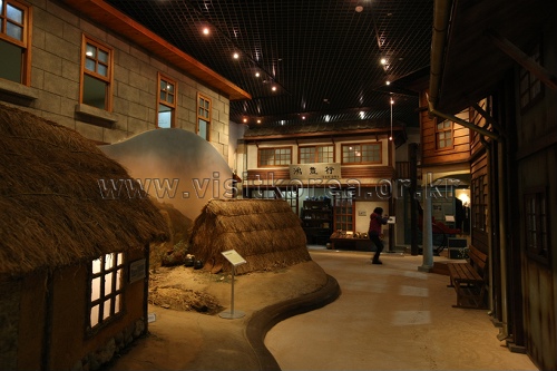 Gunsan Modern History Museum (군산근대역사박물관) - Culture - Korea Travel And  Tourism Information