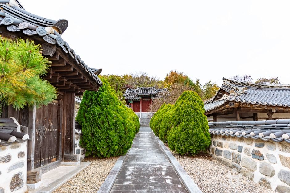 Nonsan Hwangsanbeol Chamsari Village