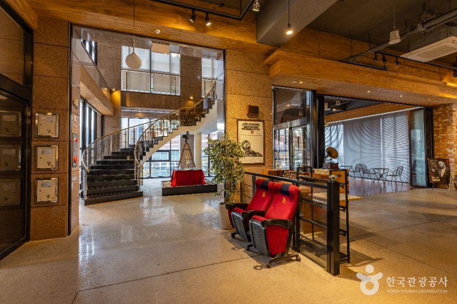 전주_전주영화호텔 영화도서관 (9)