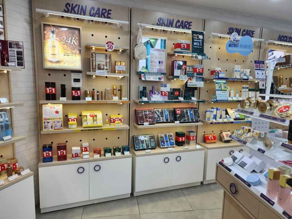 Holika Holika Mangwon Branch [Tax Refund Shop](홀리카홀리카 망원점)