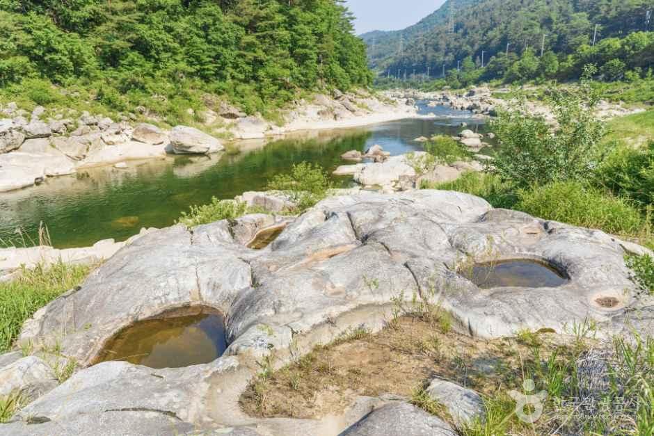 인제_내린천 포트홀 (강원평화지역 국가지질공원) (1).jpg