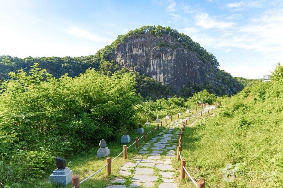 左像岩（漢灘江ユネスコ世界ジオパーク）