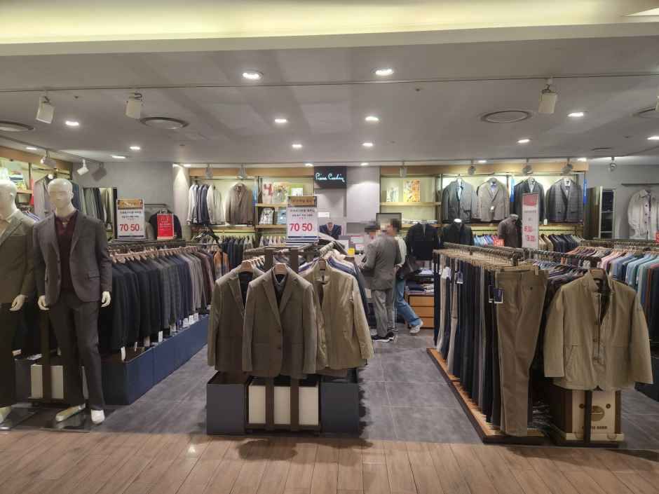 피에르가르뎅 마리오아울렛 2관점