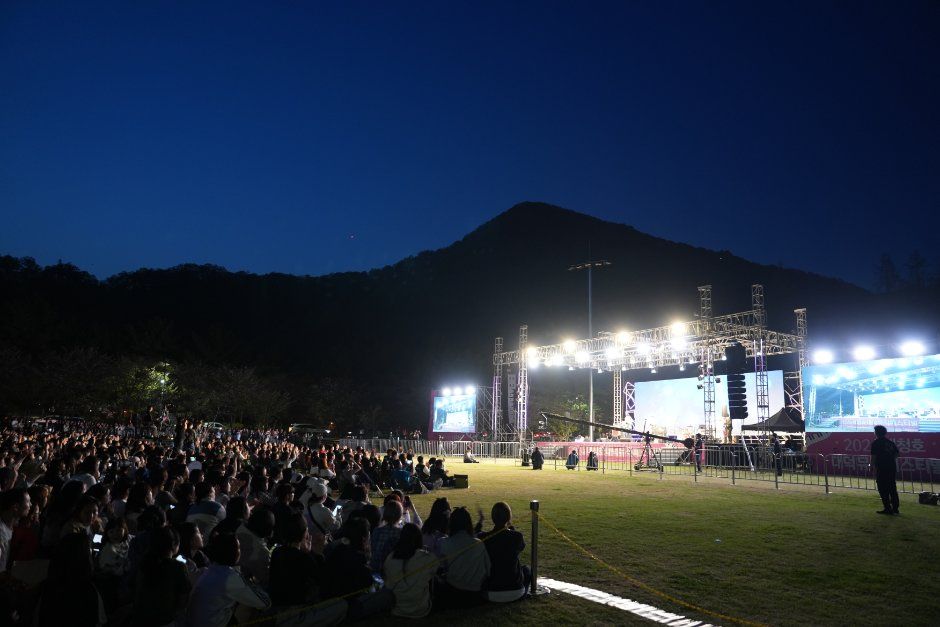 Daedeok Daecheongho Wave Festival