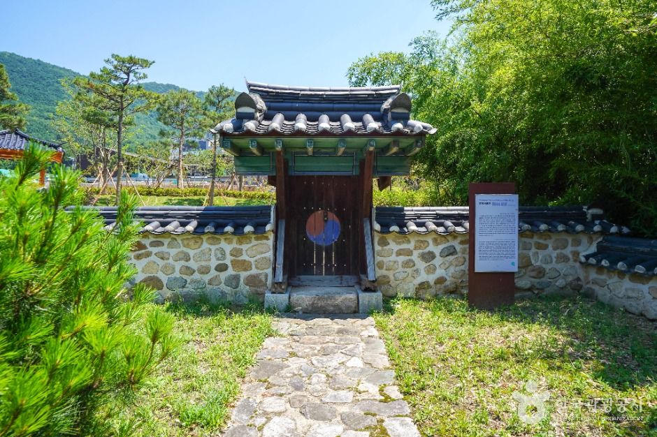 晋州姜氏慕烈閣