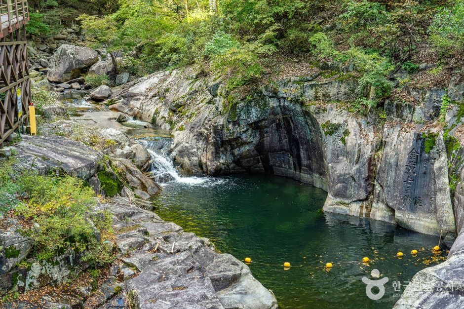 徳山渓谷（徳山龍沼）