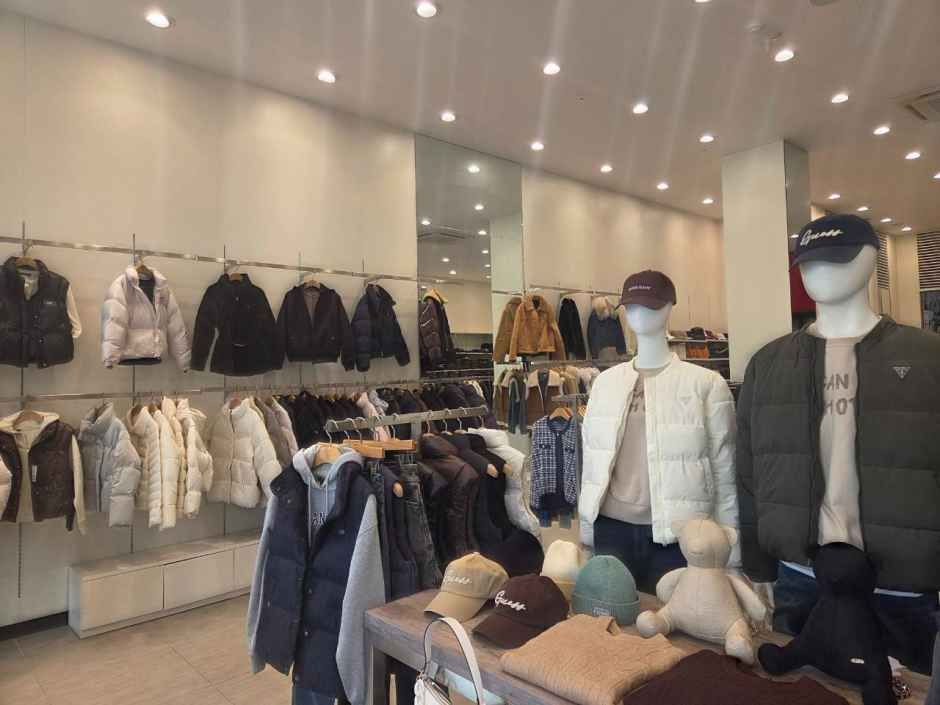 Guess - Lotte Outlets Buyeo Branch [Tax Refund Shop](게스 롯데아울렛 부여점)
