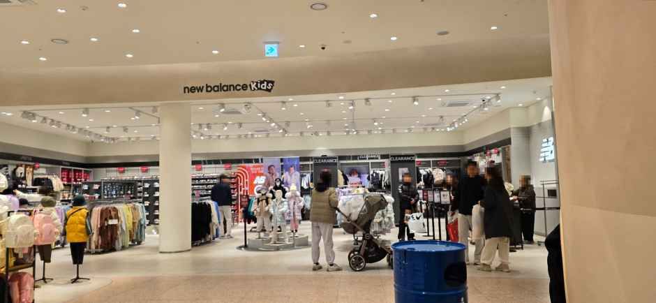 [事後免税店] New Balance（ニューバランス）キッズ・ロッテプレミアムアウトレットキムヘ（金海）店(뉴발란스키즈 롯데프리미엄아울렛 김해점)