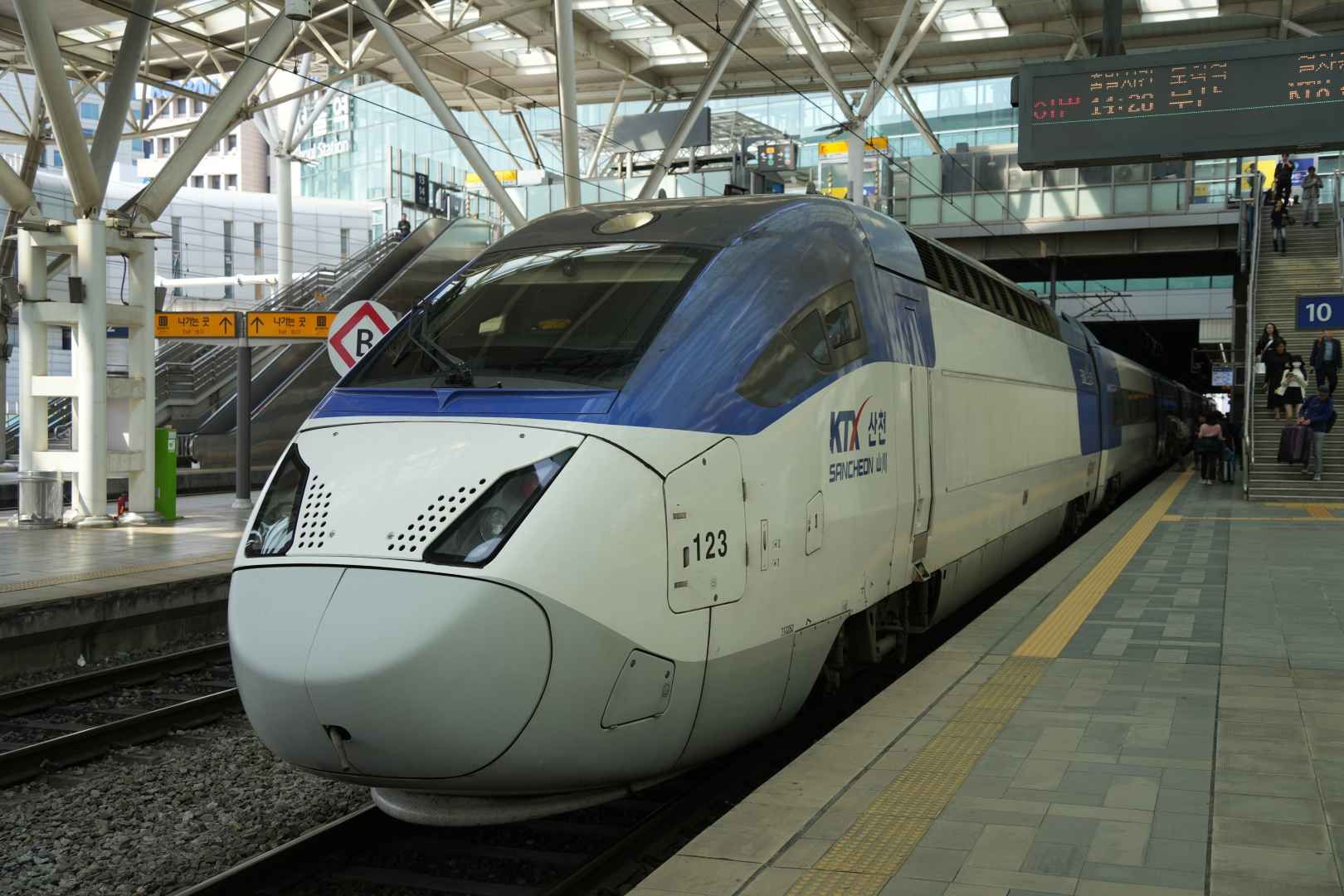 2010年3月から運転開始したKTX-山川