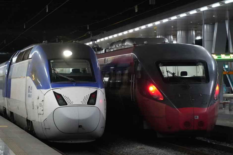 釜山発ソウル行きのKTX-山川194号・ITX-セマウル1022号