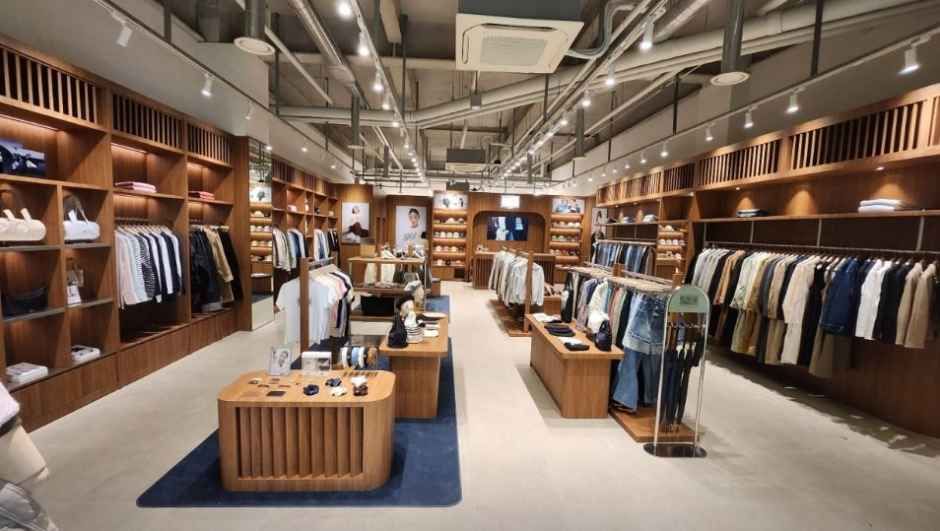 [事後免税店] MARITHÉ FRANÇOIS GIRBAUD（マリテフランソワジルボー）・現代プレミアムアウトレットキンポ（金浦）店(마리떼프랑소와저버 현대프리미엄아울렛 김포점)