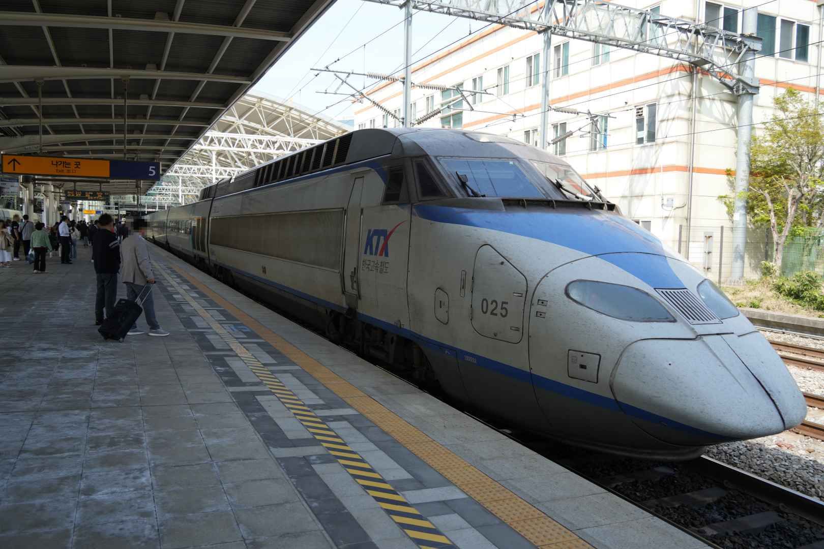 2004年開業当時から運転中の第1世代のKTX