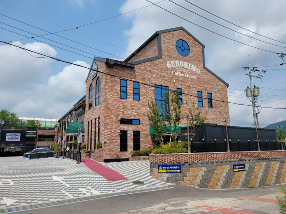 Geronimo Coffee House