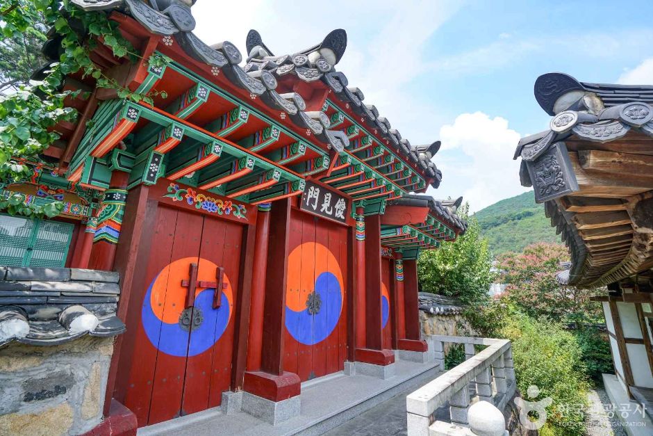 Gucheon Seowon (Gimhae)