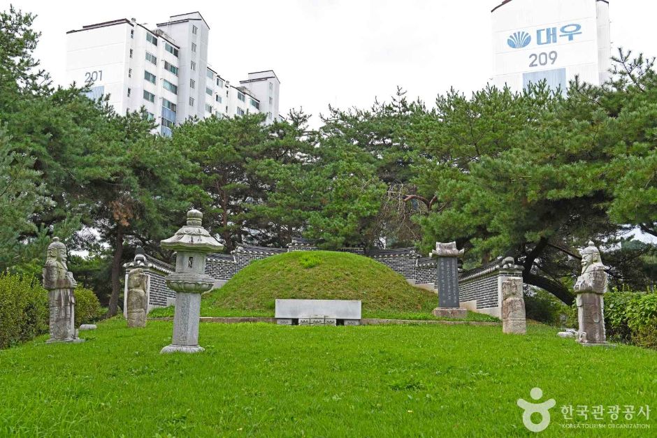 金正墓域 文人石
