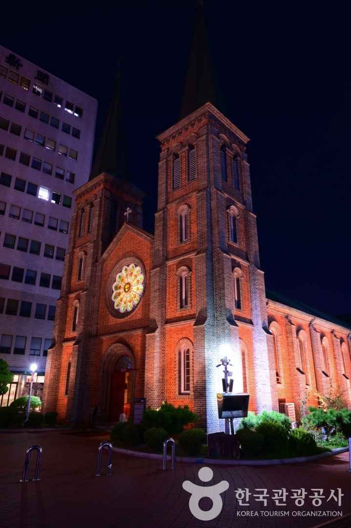 Daegu Gyesan Cathedral at night