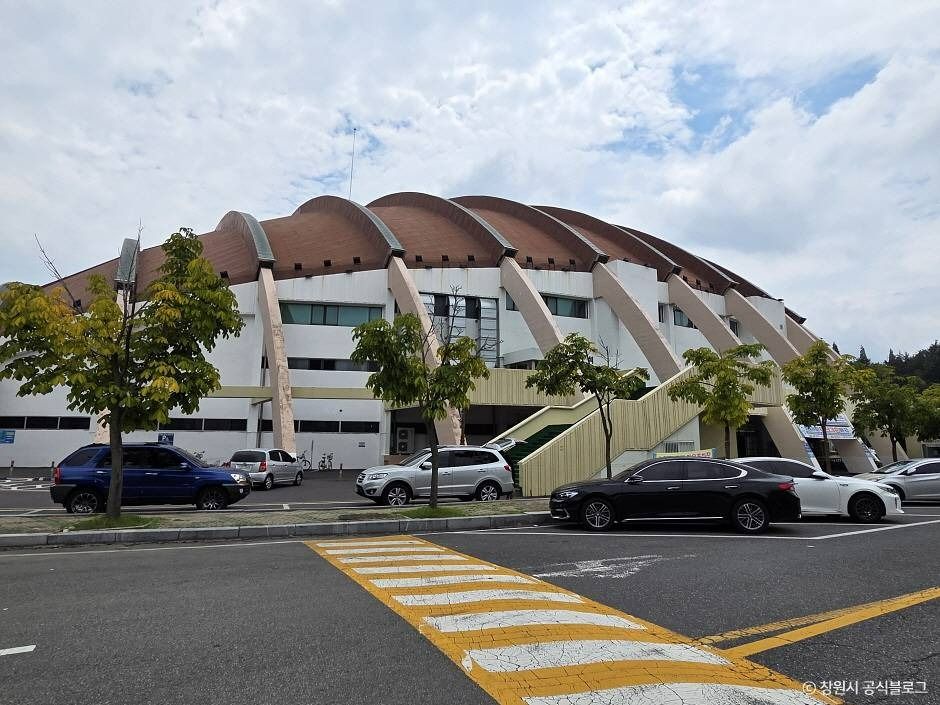 昌原室内プール