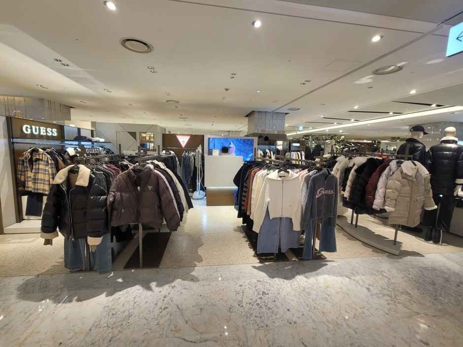 GUESS 现代百货贸易中心店