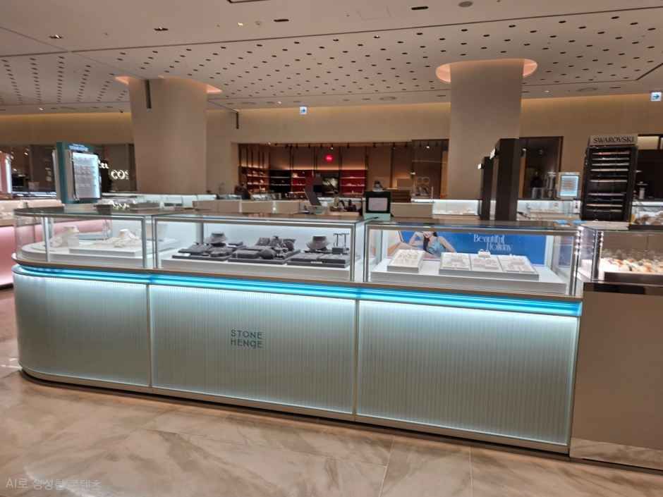 Stonehenge 现代百货判桥店