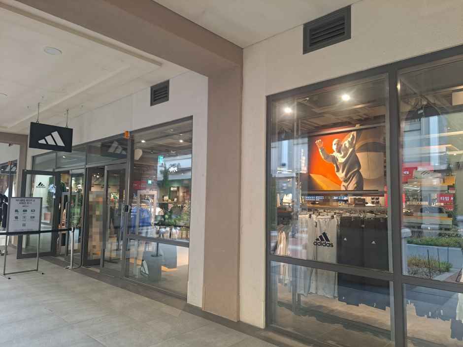 アディダス 新世界シモン プレミアムアウトレット 坡州店