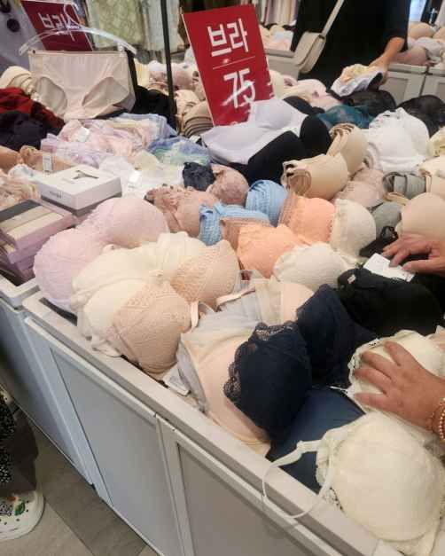 [事後免税店] VIVIEN（ヴィヴィアン）・ロッテアウトレットナマク（南岳）店(비비안 롯데아울렛 남악점)