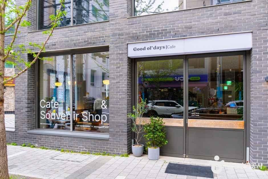 부산_중구_굿올데이즈카페_외부.jpg