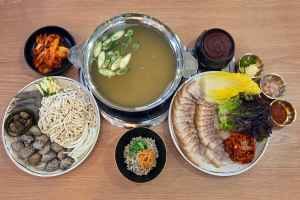 삼구월고기냉면 시이월칼국수보쌈 본점