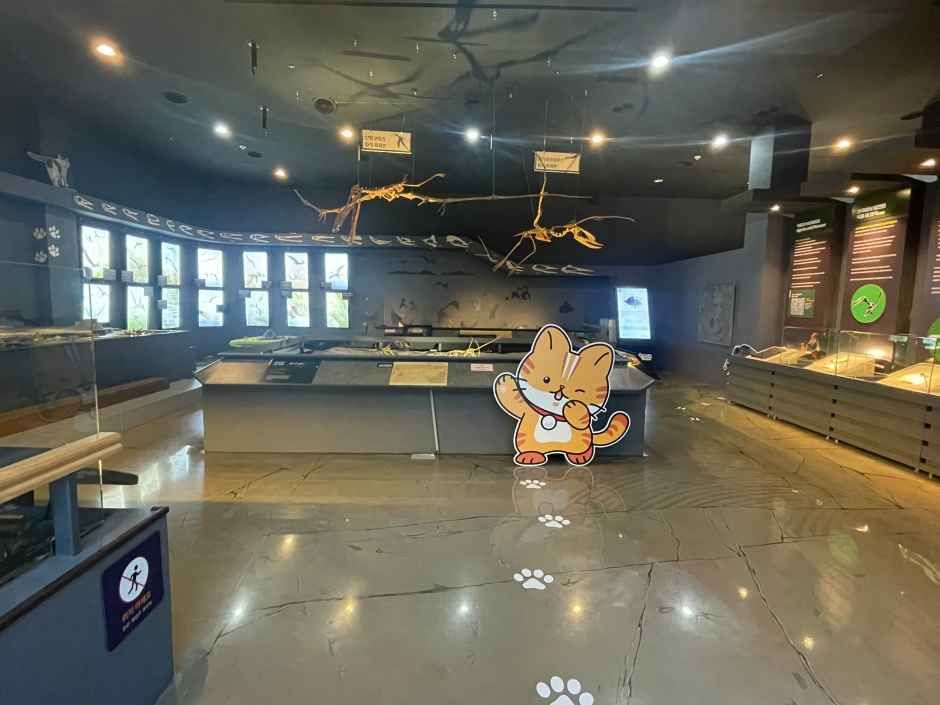 진주익룡발자국전시관
